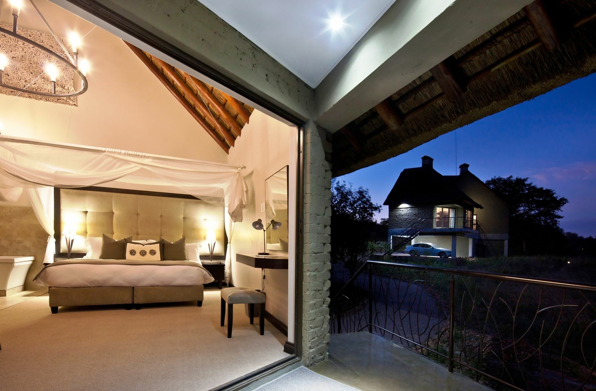 Hotel The Blades 4*